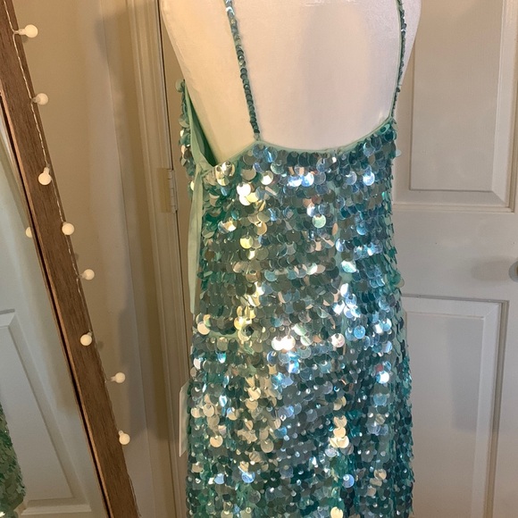 MAC DUGGAL
Slim Strap Paillette Sequin Mini Dress - Picture 14 of 17